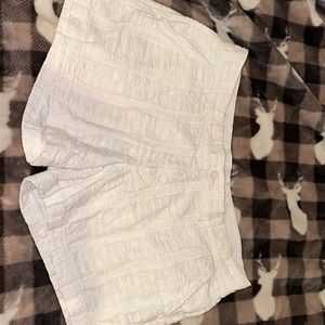 Old navy white shorts size 8 very pretty 🤩